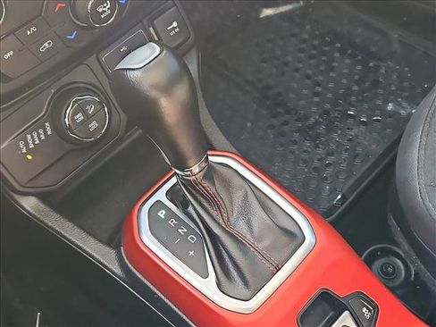Used 2019 Jeep Renegade Trailhawk w/ UConnect 8.4 Nav Group AWD/4WD image 12