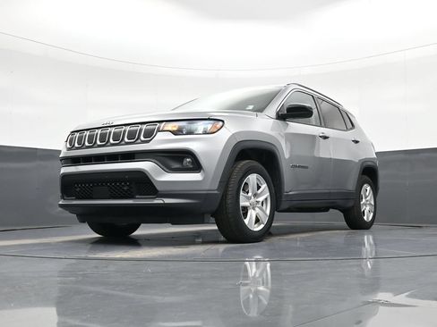 Used 2022 Jeep Compass Latitude w/ Convenience Group AWD/4WD image 21