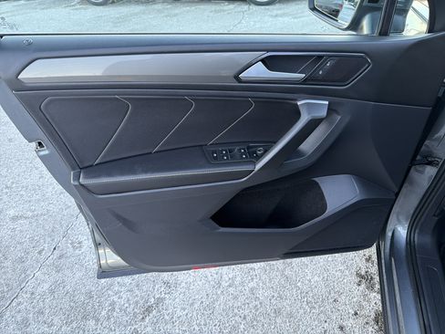 Certified 2023 Volkswagen Tiguan SE w/ Panoramic Sunroof Package image 5