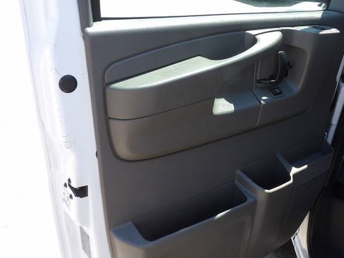Used 2015 Chevrolet Express 2500 RWD image 6