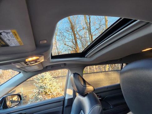 Used 2023 Toyota Highlander XLE image 32