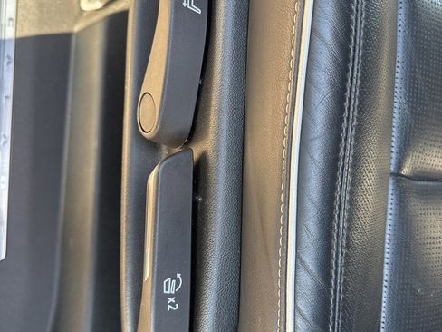 Used 2023 Cadillac Escalade ESV Premium Luxury image 38