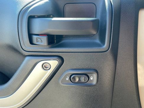 Used 2016 Jeep Wrangler Unlimited Sahara w/ Dual Top Group AWD/4WD image 18