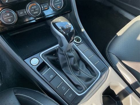 Used 2024 Volkswagen Jetta SE image 31