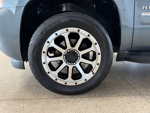 Used 2010 Chevrolet Avalanche LTZ RWD image 4