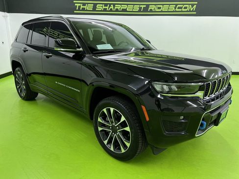 Used 2023 Jeep Grand Cherokee Overland w/ Advanced Protech Group III AWD/4WD image 2