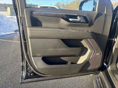 New 2026 Chevrolet Suburban Premier AWD/4WD image 23