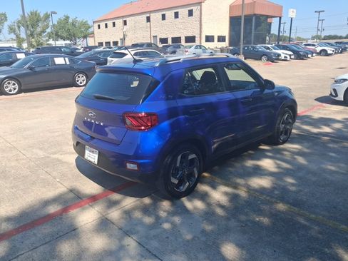 Used 2025 Hyundai Venue SEL FWD image 8