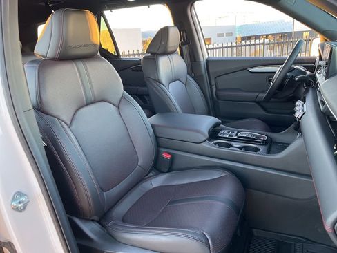 Used 2025 Honda Pilot Black Edition image 30