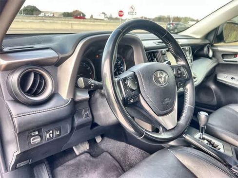 Used 2018 Toyota RAV4 XLE image 15