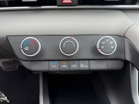 Used 2024 Hyundai Elantra SE FWD image 22