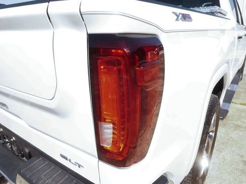 Used 2025 GMC Sierra 1500 SLT w/ SLT Premium Plus Package AWD/4WD image 35