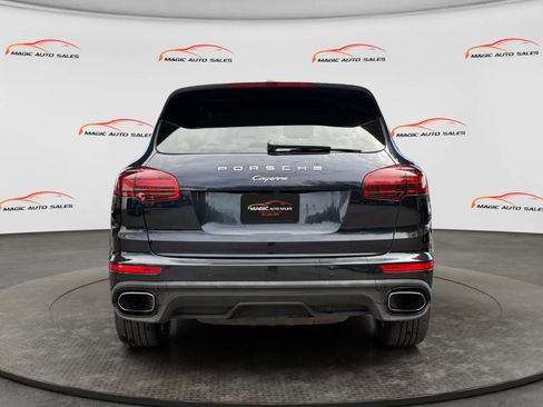 Used 2017 Porsche Cayenne w/ Premium Package AWD/4WD image 9