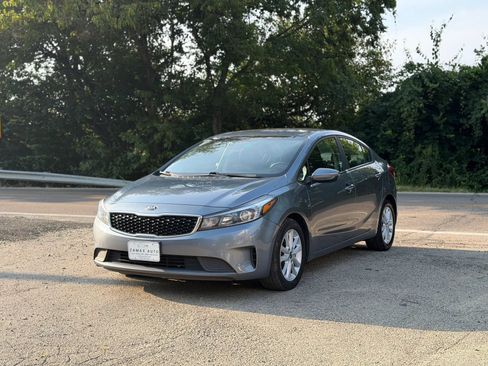Used 2017 Kia Forte S FWD image 7