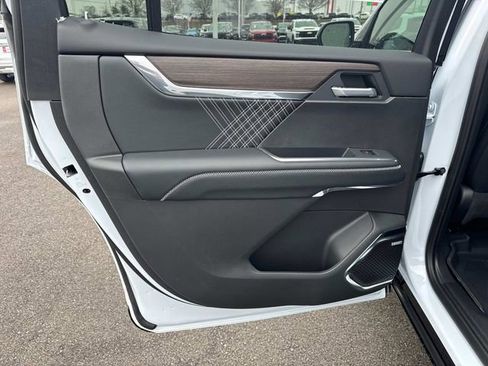 New 2026 GMC Acadia Denali w/ Super Cruise Package FWD image 15