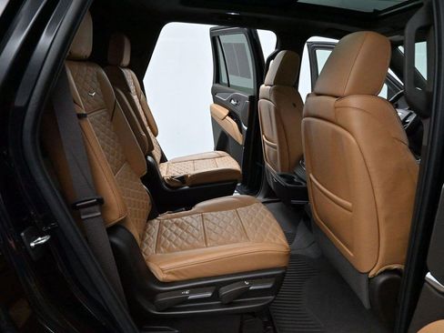 Used 2024 Cadillac Escalade Sport w/ LPO, ONYX Package AWD/4WD image 40