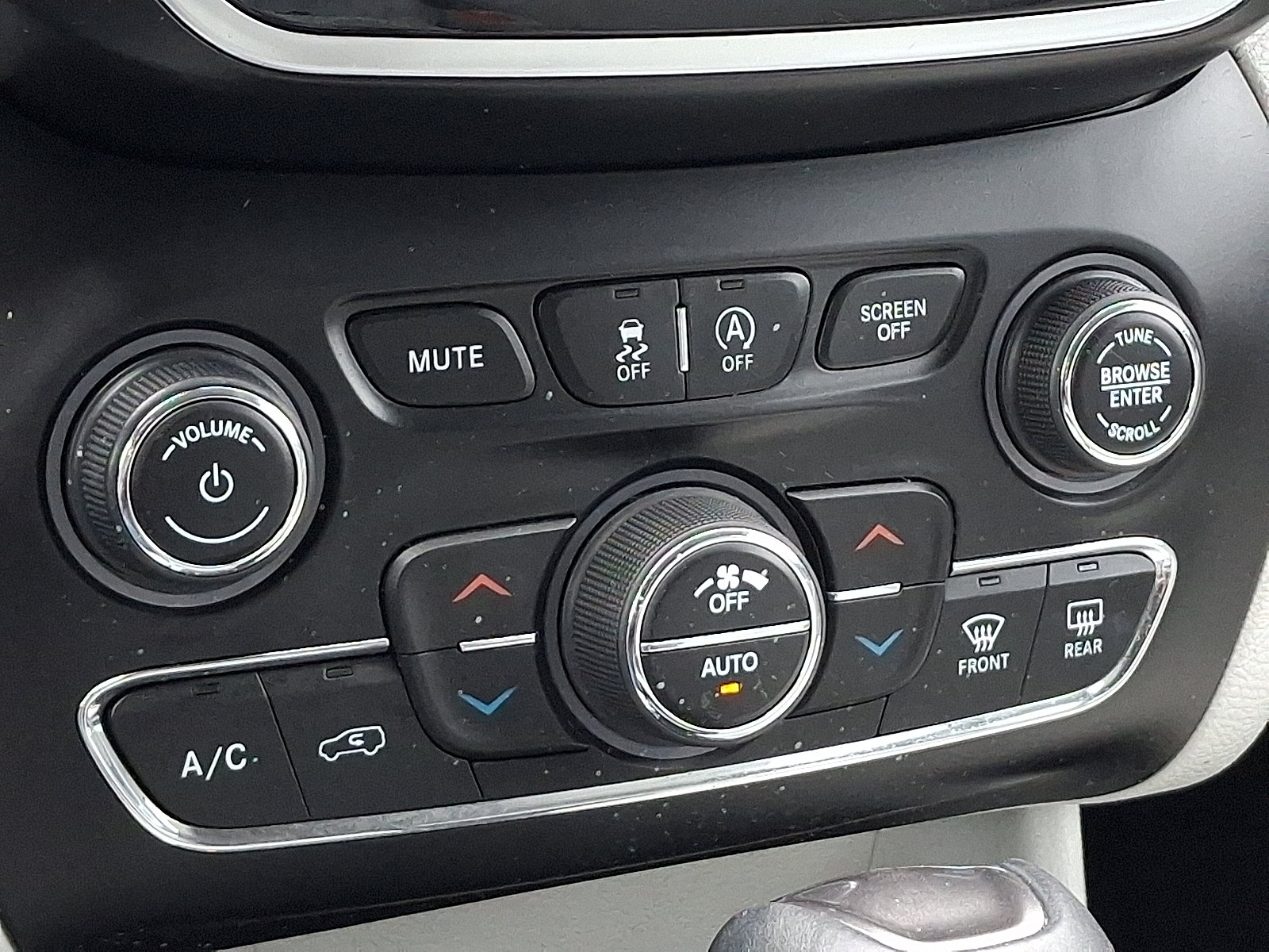 Certified 2019 Jeep Cherokee Limited AWD/4WD image 15