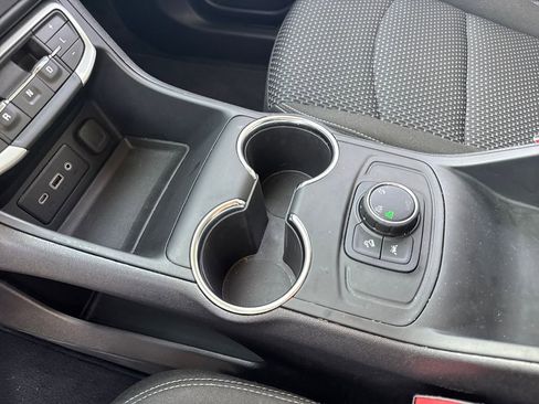 Used 2024 GMC Terrain SLE image 18