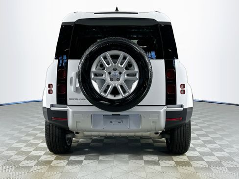 Used 2025 Land Rover Defender 110 S image 6