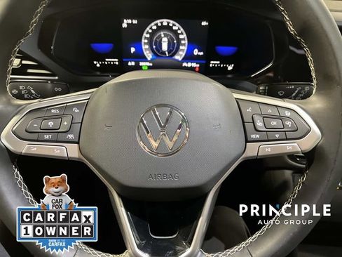 Certified 2022 Volkswagen Taos SE w/ Panoramic Sunroof Package image 19