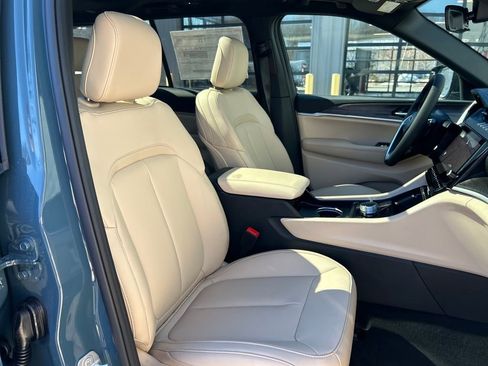 New 2026 Jeep Grand Cherokee Limited image 32