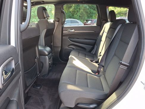 Certified 2019 Jeep Grand Cherokee Laredo AWD/4WD image 9