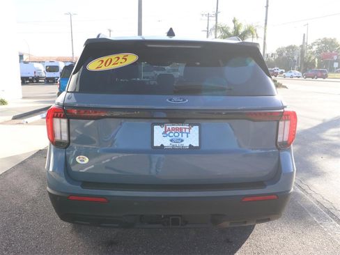Used 2025 Ford Explorer Active image 9