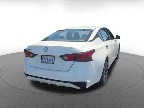 Used 2025 Nissan Altima 2.5 SV FWD image 15