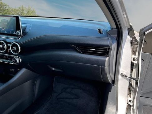 Certified 2022 Nissan Sentra SV FWD image 25