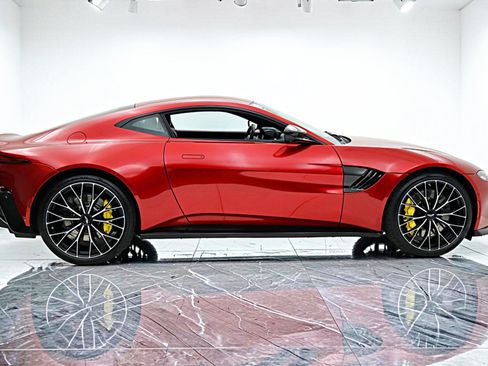 Used 2023 Aston Martin V8 Vantage Coupe RWD image 22