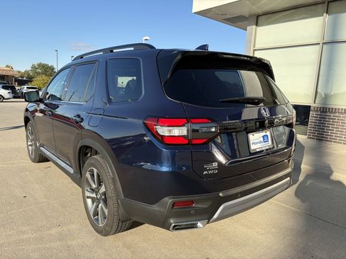 Used 2025 Honda Pilot Elite image 6