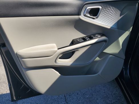 Used 2025 Kia Soul LX w/ LX Technology Package image 10