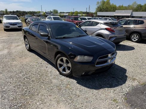 Used 2014 Dodge Charger R/T image 3