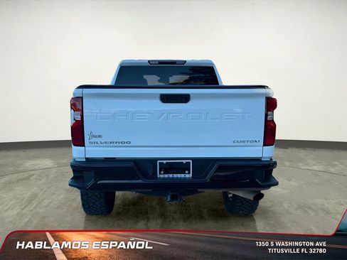 Used 2024 Chevrolet Silverado 2500 Custom w/ Custom Value Package image 8