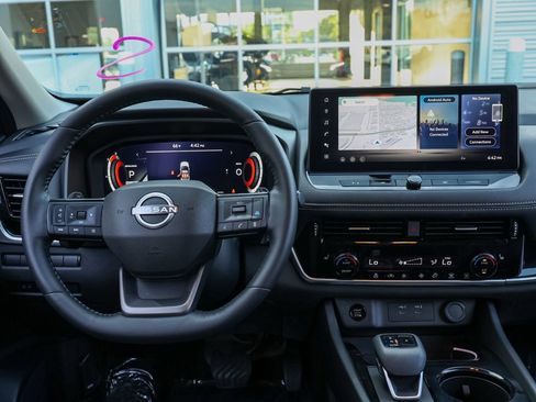 Used 2025 Nissan Rogue SL image 22