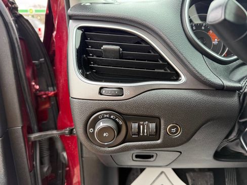 Used 2019 Jeep Cherokee Limited image 13