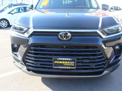 Certified 2025 Toyota Grand Highlander AWD image 4
