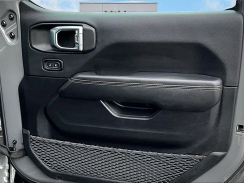 Used 2023 Jeep Wrangler Sahara image 29