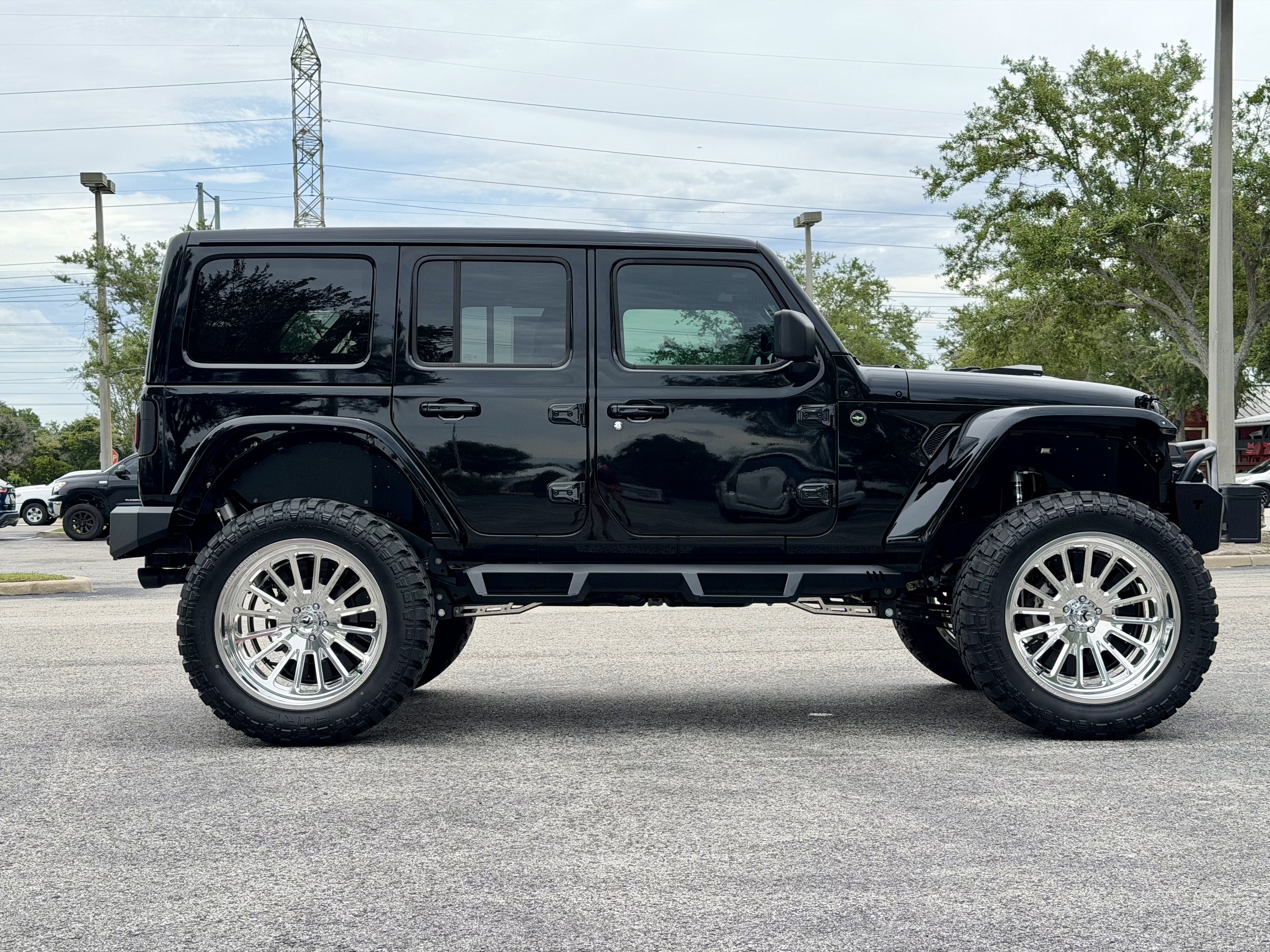 Used 2024 Jeep Wrangler Unlimited Rubicon AWD/4WD image 14