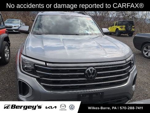 Used 2025 Volkswagen Atlas SE image 2