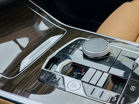 Used 2024 BMW X7 xDrive40i w/ M Sport Package image 17