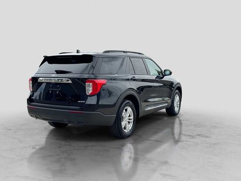 Used 2023 Ford Explorer XLT AWD/4WD image 6