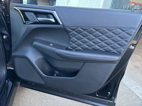 New 2025 Mitsubishi Outlander SEL image 31