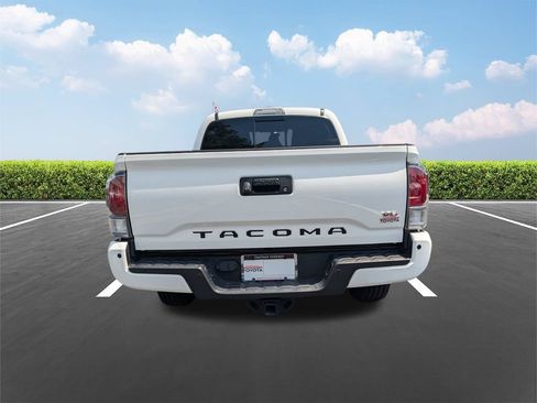 Used 2020 Toyota Tacoma TRD Off-Road w/ TRD Premium Off Road Package AWD/4WD image 5