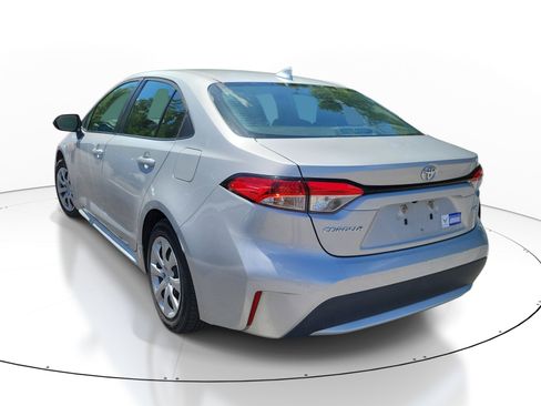 Used 2022 Toyota Corolla LE FWD image 3