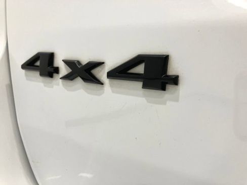 Used 2018 Jeep Grand Cherokee Altitude image 16