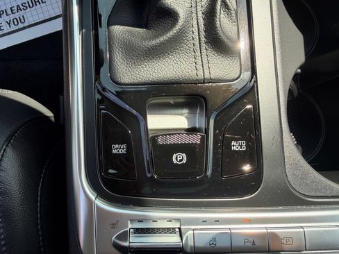 Used 2025 Kia Carnival SX Prestige FWD image 11