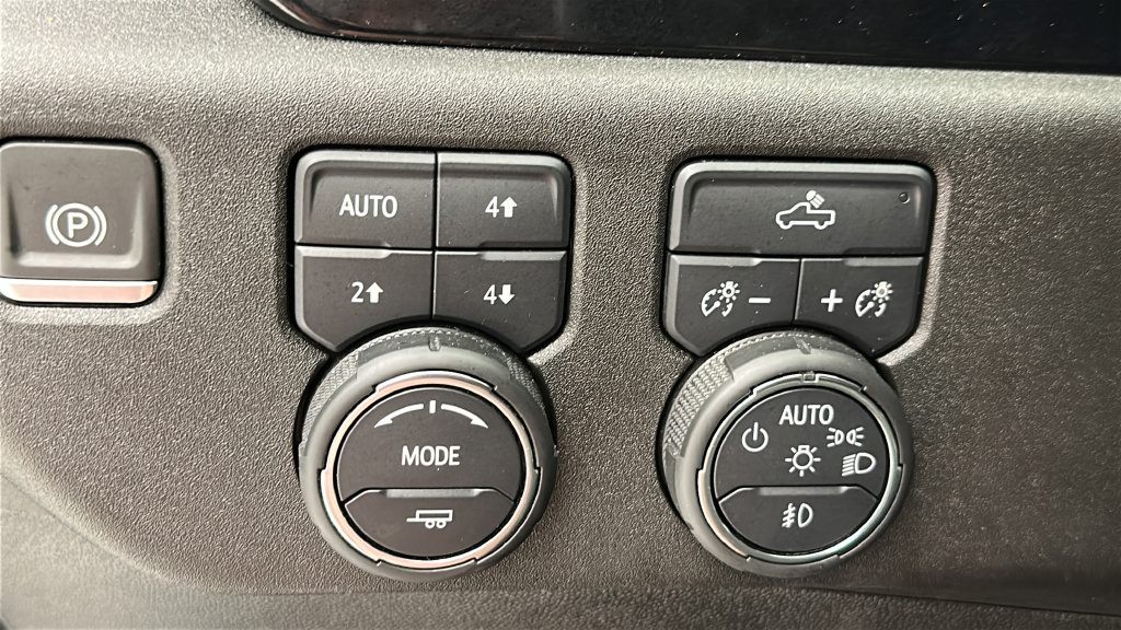 Used 2024 Chevrolet Silverado 1500 RST w/ Z71 Off-Road Package AWD/4WD image 23