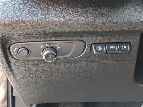 Used 2022 Buick Envision Avenir w/ Technology Package II FWD image 17