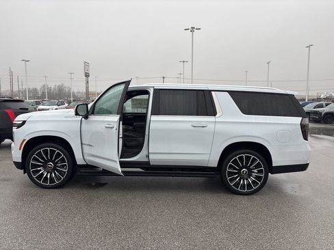 New 2026 Chevrolet Suburban High Country image 5